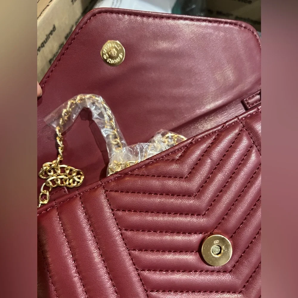 NWT- Badgley Mischka V quilting center crossbody in wine - style 4183 - Picture 4 of 8